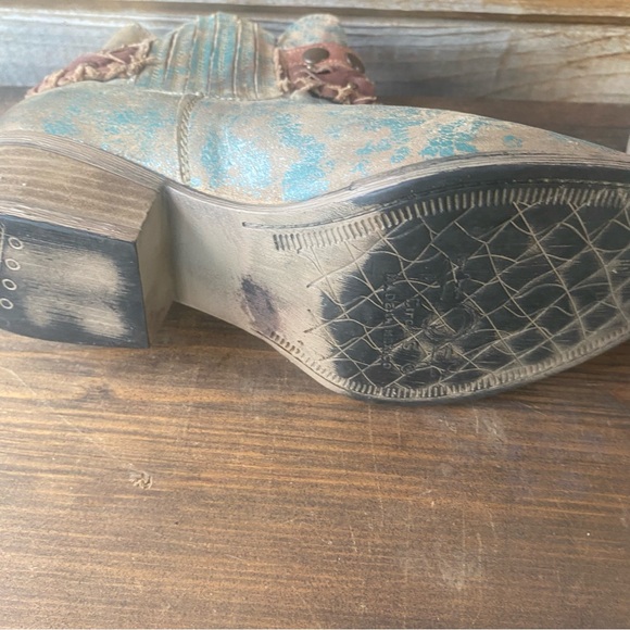 CIRCLE G WOMEN'S HARNESS AND STUDDED BOOTIES - ROUND TOE - Picture 4 of 6